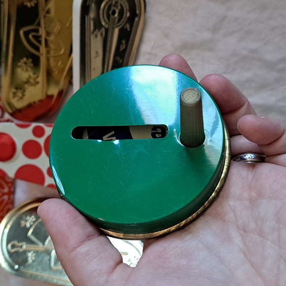 Lot of 9 Vintage Noisemakers - Picture 5 of 6